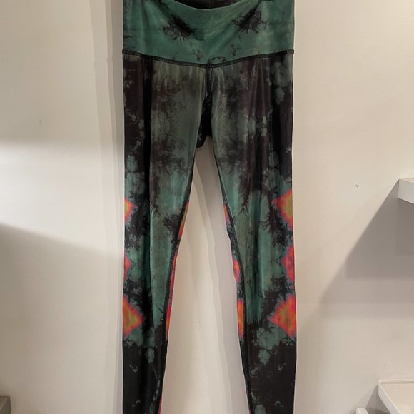 TEEKI Tie Dye Eagle Feather Green Hot Pants Yoga Patterned Leggings Size Small - Picture 1 of 6